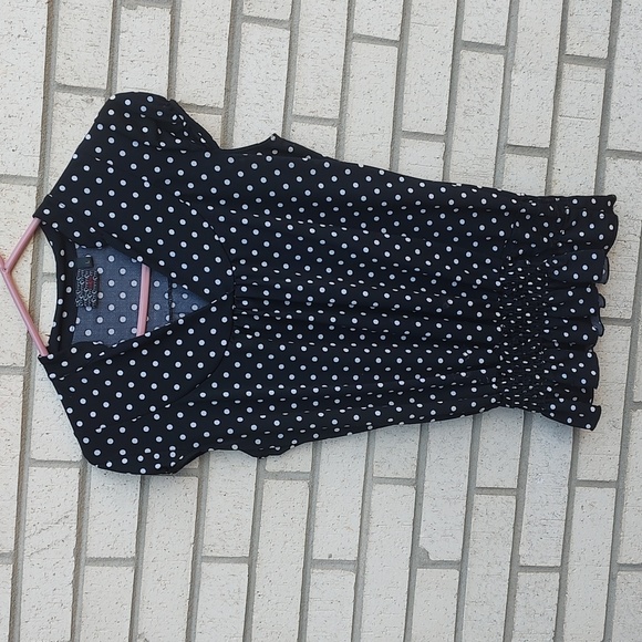 Black/White Polkadot Top - Picture 6 of 10
